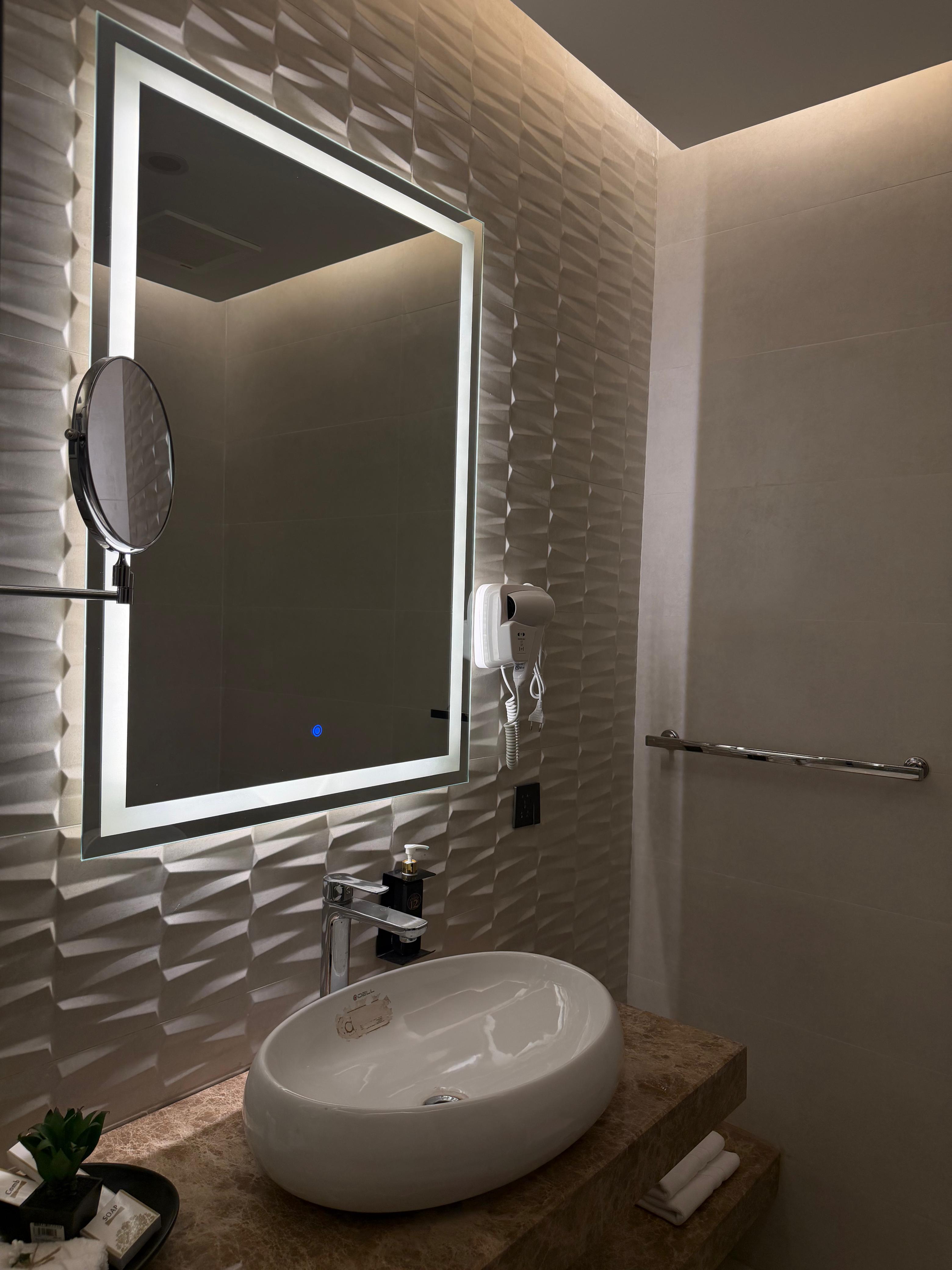 Clean bathroom geometry