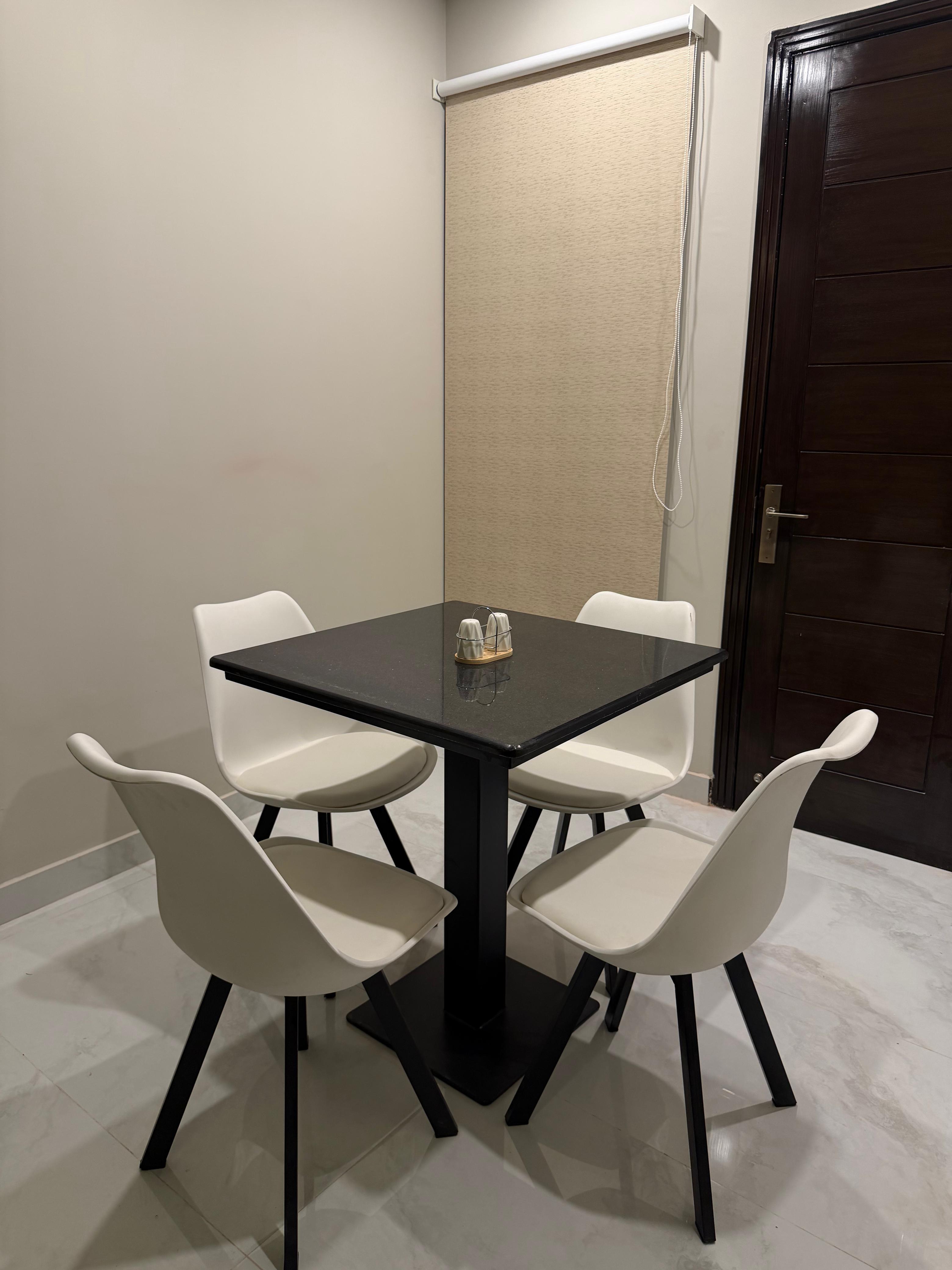 Dining plate flatware